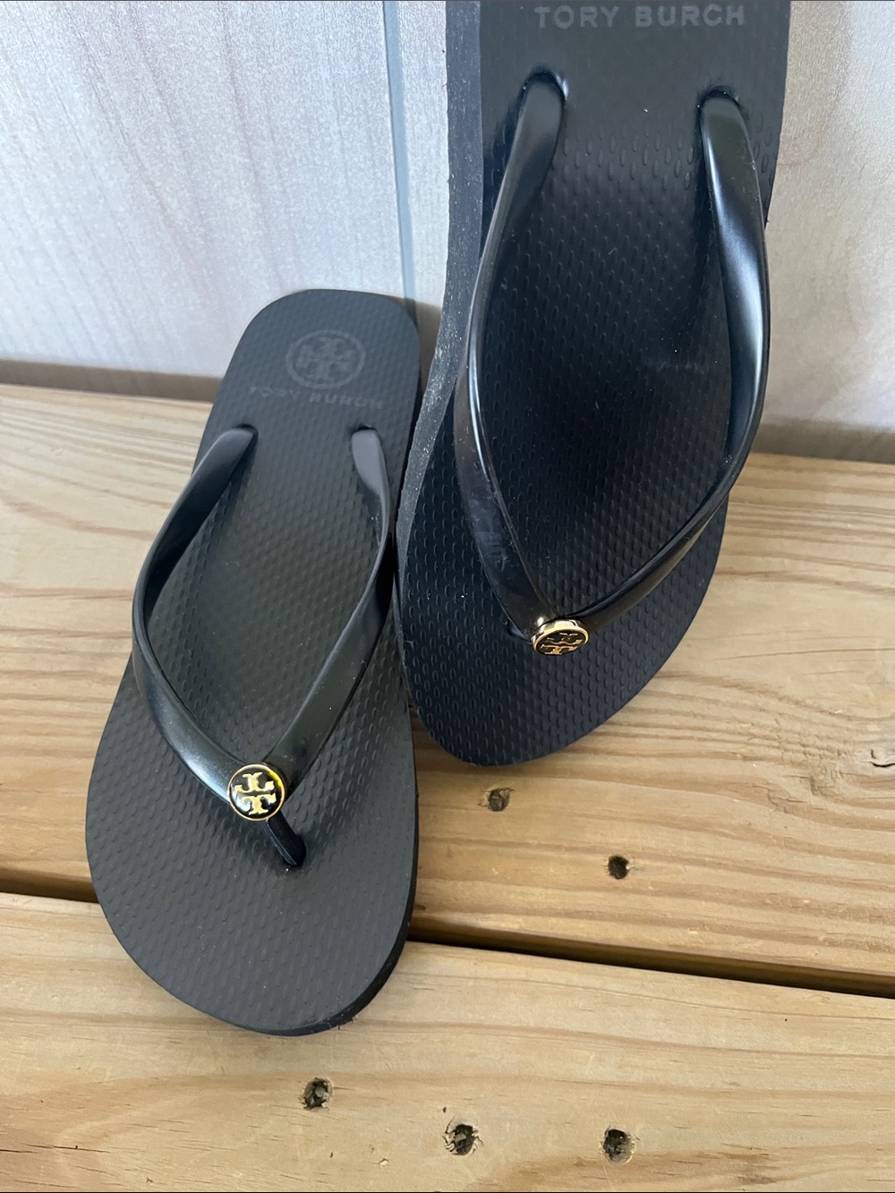 Tory Burch Black Flip Flop Sandals with Gold Logo - Picture 14 of 14